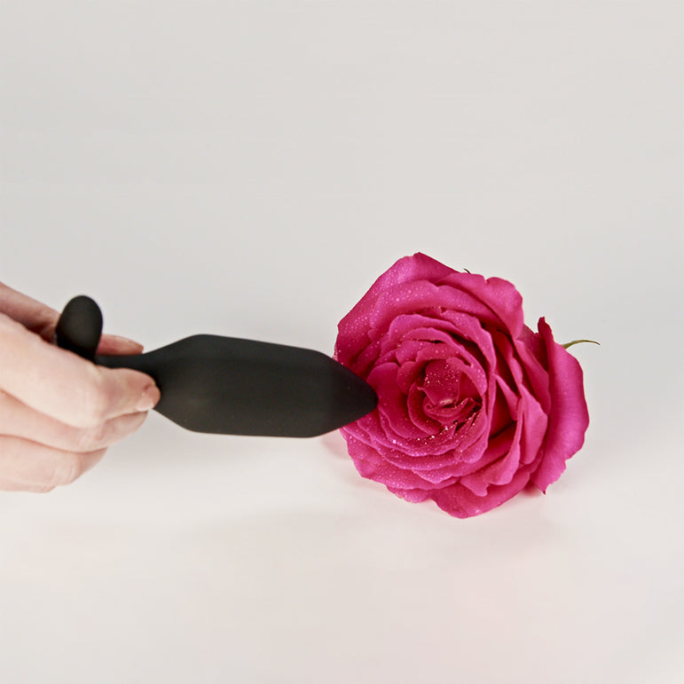 Je Joue Onyx Powerful Rumbly Vibrating Butt Plug