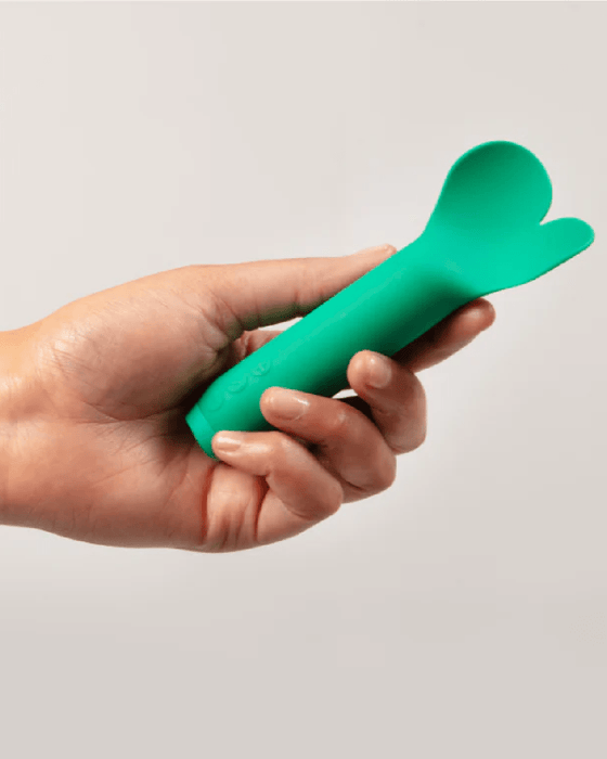 Je Joue Vibrator Je Joue Amour Heart Shaped Tip Bullet Vibrator - Green